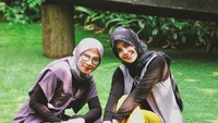 Menghabiskan waktu dengan kerabat. Foto: Instagram Risty Tagor