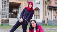 Hal tersebut dikarenakan penampilannya yang belakangan disebut lebih sering menggunakan celana panjang dan celana jeans. Foto: Instagram Risty Tagor