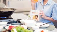 Di rumahnya, Shandy Aulia pernah menyiapkan sendiri hot pot yang ingin ia santap. Foto: Instagram @shandyaulia
