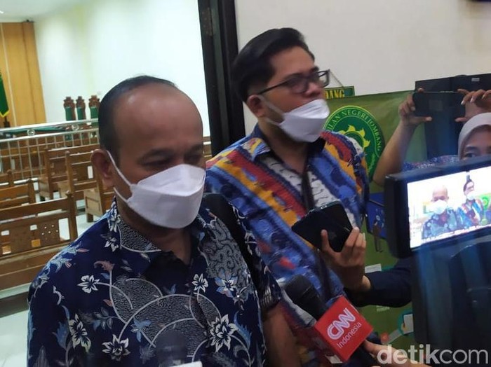 Pengacara MSAT, Deny Hariyatna mengatakan, pihak korban melaporkan kasus dugaan pencabulan santriwati ini pada 29 Oktober 2019. Sementara pencabulan yang diduga dilakukan anak pengasuh pondok pesantren di Desa Losari, Ploso, Jombang itu terjadi tahun 2017. Polres Jombang lantas menetapkan MSAT sebagai tersangka pada 12 November 2019.