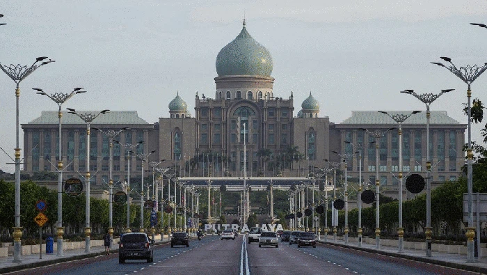 Indonesia menambah daftar negara yang memutuskan pindah ibu kota. Sejumlah negara yang telah lebih dulu memutuskan pindah ibu kota di antaranya sebagai berikut.