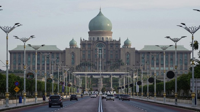 Indonesia menambah daftar negara yang memutuskan pindah ibu kota. Sejumlah negara yang telah lebih dulu memutuskan pindah ibu kota di antaranya sebagai berikut.