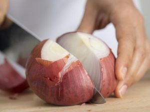 Kecuali Bikin Masakan Enak, Ini 5 Manfaat Praktis Bawang Bombai