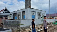 Terlihat pula kondisi masjid setelah atapnya dibongkar. Kerangka atap masjid dilepas seluruhnya  (dokumen istimewa).