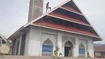 Potret Atap Masjid di Bima NTB Dibongkar Gegara Dinilai Mirip Gereja
