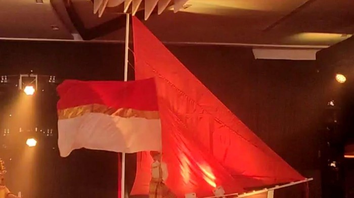 Viral bendera merah putih lis kuning emas di acara partai Golkar (dok. istimiewa)