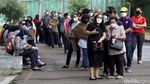 Omicron Merebak, Warga di Bekasi Ramai-ramai Antre Vaksin Booster