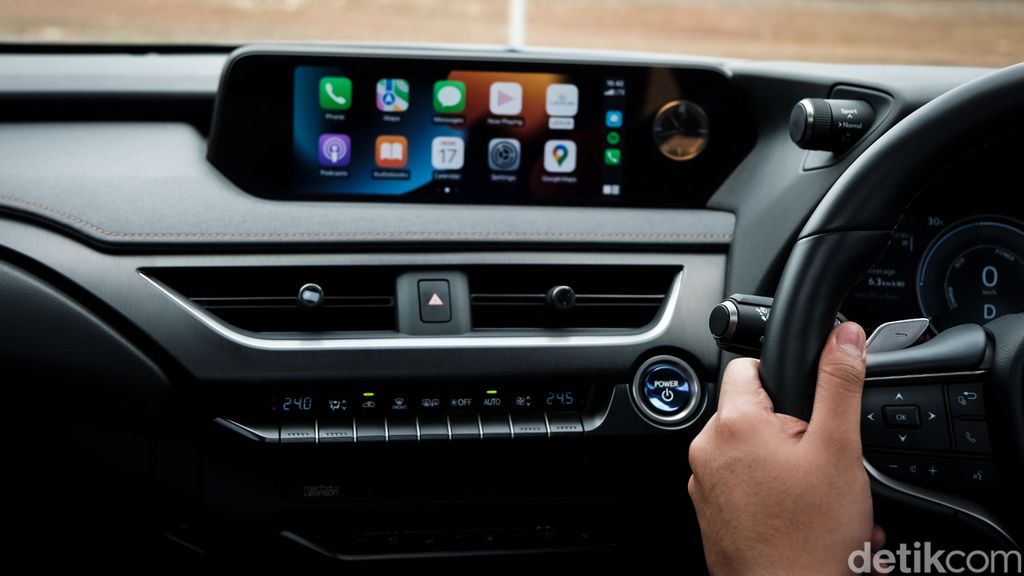 Gaung Toyota belum begitu terdengar di kelas mobil listrik. Namun untuk saat ini, mereka punya perwakilan dari merek premiumnya yakni Lexus UX 300e. Penasaran?