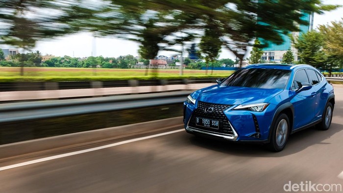 Wuzz! Merasakan Sensasi Naik Mobil Listrik Lexus UX 300e Gaung Toyota belum begitu terdengar di kelas mobil listrik. Namun untuk saat ini, mereka punya perwakilan dari merek premiumnya yakni Lexus UX 300e. Penasaran?
