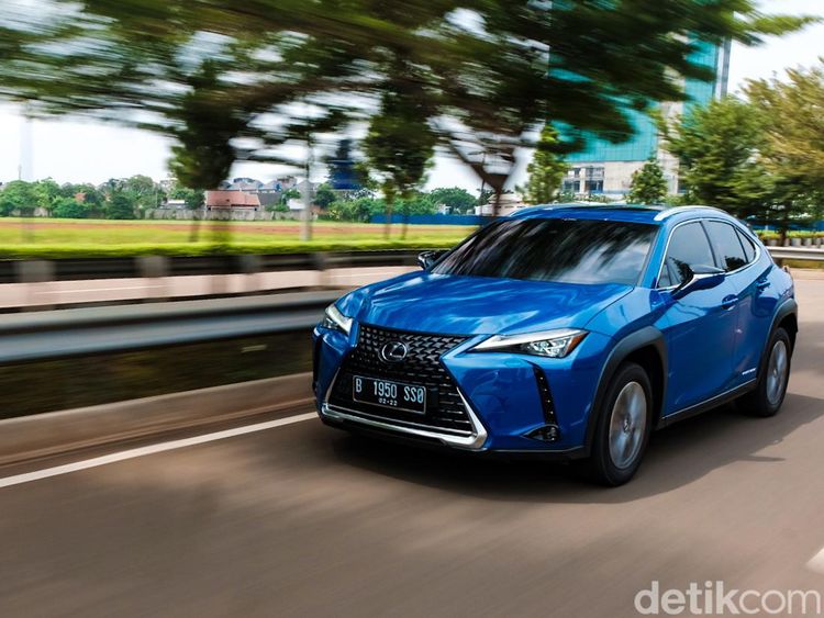 Wuzz! Merasakan Sensasi Naik Mobil Listrik Lexus UX 300e