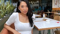 Memerankan sosok ART yang humoris, Lala Choo berhasil membuat banyak orang penasaran. Wanita berambut panjang ini pun juga dikenal sebagai foodies yang suka ngemil asyik. Foto: instagram @lalachoo2005