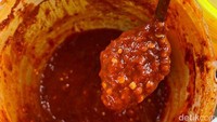 Cita rasa gurih pedas mendominasi seblak buatan Oddi. Aroma dan rasa kencurnya juga cukup kuat. Tak heran banyak orang menggemari racikan Oddi Seblak.