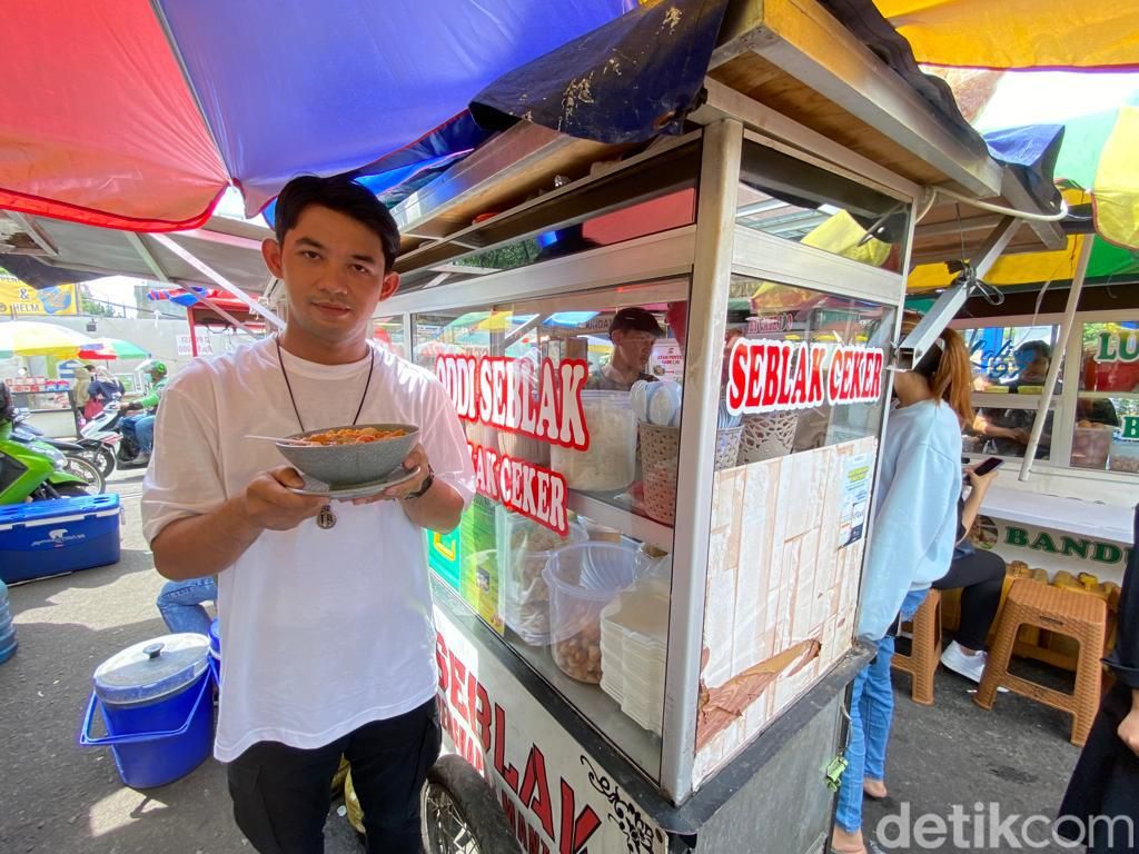 Aktor FTV Jualan Seblak di Kaki 5 GI, Laku 300 Porsi Sehari!