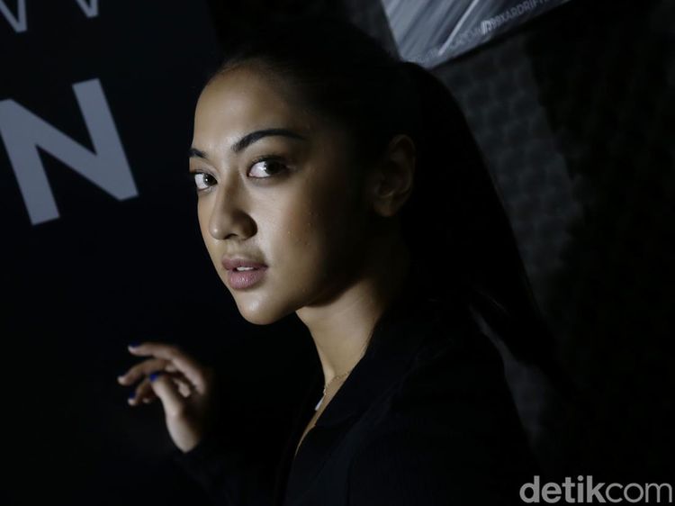 Anindita Hidayat Seksi Luar Dalam