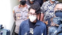 Ardhito Pramono dibawa ke RSKO Cibubur untuk menjalani rehabilitasi. Hasil asesmen menganjurkan Ardhito Pramono menjalani rehabilitasi selama 6 bulan. Foto: Hanif/detikHOT