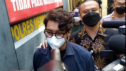 Ngamuk hingga Lempar Gelas di Kafe Malang, Ardhito Pramono Minta Maaf
