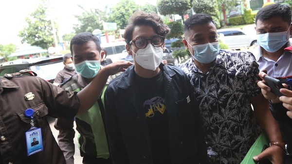 Ardhito Pramono ke Lokasi Rehabilitasi Ditemani Istri