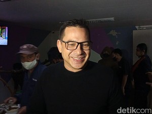 Ternyata Ari Wibowo Doyan Makanan Kaki Lima