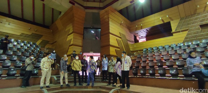 Aviasi tourism itu digagas oleh PT Dirgantara Indonesia (PT DI) berkolaborasi dengan PT Angkasa Pura Hotel.