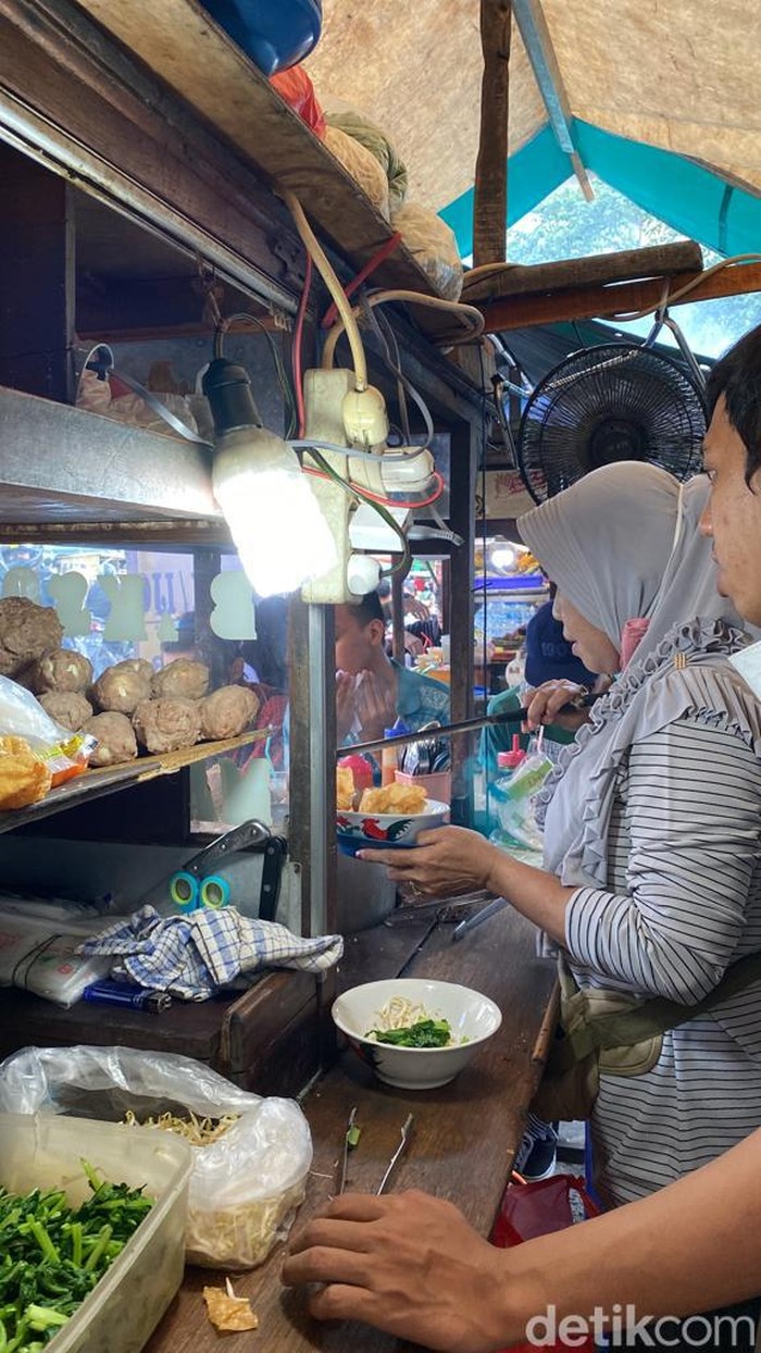 Bakso Malang Gangsar: Gurih Maknyus! Bakso Malang Urat Rp 16 Ribu!