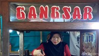 Nama Gangsar disematkan karena memiliki arti lancar seperti air. Ibu Mujiati pun mensyukuri sejauh ini usahanya tidak memiliki hambatan berarti.