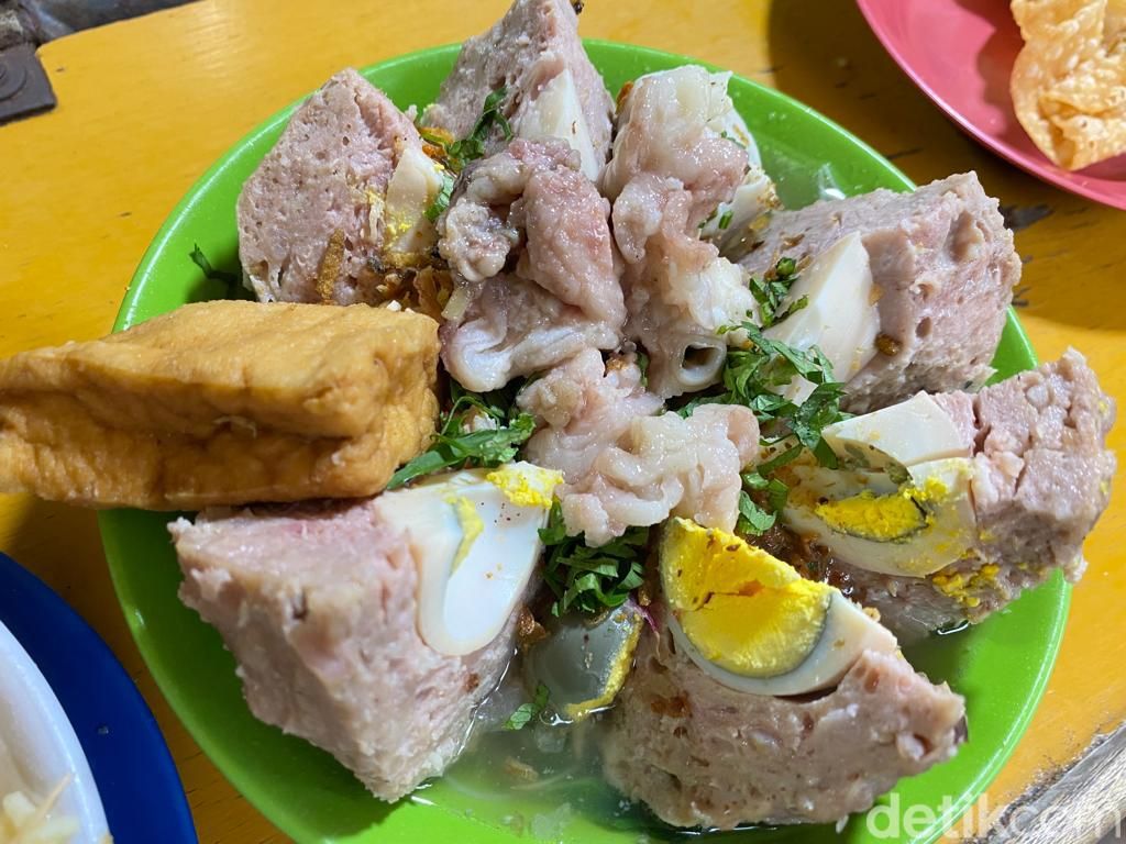 Bakso Malang Gangsar: Gurih Maknyus! Bakso Malang Urat Rp 16 Ribu!