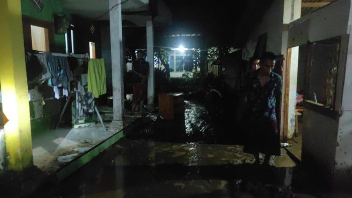 Banjir Kembali Terjang Jember, 5 Rumah Ambruk Terbawa Arus