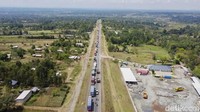 Sopir truk memilih menunggu di perbatasan daripada harus membayat tes usap untuk memasuki wilayah Uganda. Aksi tersebut membuat pasokan logistik dan BBM ke Uganda mengalami kelangkaan.