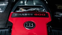 Di sektor mesin, sentuhan Brabus hadir melalui performance kit PowerXtra B40S-800 yang diklaim mampu membuat mesin V8 4.000 cc-nya dapat mengeluarkan tenaga hingga 800 HP atau daya kuda dan torsi 1.000 Nm. Selain itu, Brabus juga menyematkan BoostXtra dan tailpipes exhaust dari bahan carbon. (dok. Brabus)