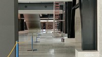 Jika sebelumnya relief itu tak diketahui masyarakat luas, kini posisinya berada di lokasi yang akan ramai dilalui pengunjung karena berada di depan eskalator dan dekat lift. 
