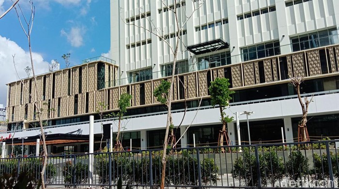 Epic! Penampakan Terkini Sarinah yang Dibuka Maret 2022 Proyek renovasi gedung Sarinah terus dikebut jelang pembukaan. Usai dipugar, tempat belanja di pusat Jakarta itu akan kembali dibuka pada Maret 2022. Begini penampakannya.