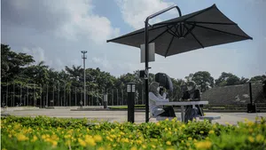 Go Green Nih! Fasilitas Publik Mulai Gunakan Panel Surya