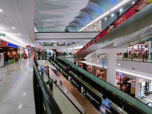 Geliat Pusat Perbelanjaan di Awal Tahun