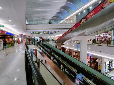 Geliat Pusat Perbelanjaan di Awal Tahun
