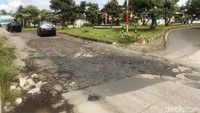 Kerusakan ini terjadi di Jalan Jalur Lingkar Selatan dan Jalan Pembangunan, Kota Sukabumi.