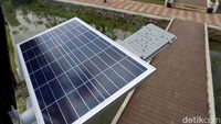 Panel Surya terpasang di Wisata Bahari Mauk, Tangerang. Wisata ini menerapkan energi ramah lingkungan untuk penerangan disekitar jembatan. Rachman Haryanto/detikcom