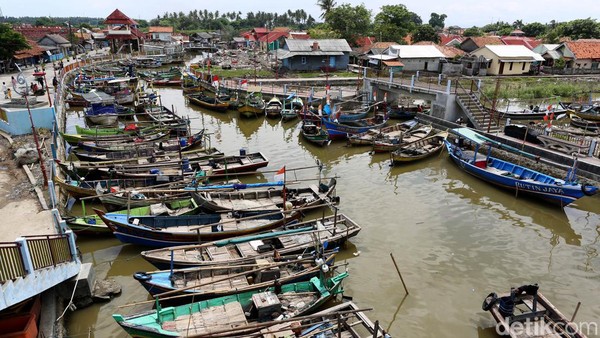 Penataan kawasan pantai oleh Pemkab Tangerang dilakukan secara lintas sektoral dan berkesinambungan. Dengan program unggulan Gerakan Membangun Masyarakat Pantai (Gerbang Mapan) yang dimulai sejak tahun 2015, penataan kawasan pantai Kabupaten Tangerang yang panjangnya sekitar 51,2 km telah kelihatan hasilnya, bahkan sudah banyak berbagai institusi, pemerintah daerah dan internasional mengadopsi program unggulan penataan kawasan pantai ini untuk diterapkan di wilayahnya masing. Penataan kawasan pantai oleh Pemkab Tangerang dilakukan secara lintas sektoral dan berkesinambungan. Dengan program unggulan Gerakan Membangun Masyarakat Pantai (Gerbang Mapan) yang dimulai sejak tahun 2015, penataan kawasan pantai Kabupaten Tangerang yang panjangnya sekitar 51,2 km telah kelihatan hasilnya, bahkan sudah banyak berbagai institusi, pemerintah daerah dan internasional mengadopsi program unggulan penataan kawasan pantai ini untuk diterapkan di wilayahnya masing.
