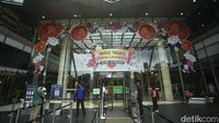Tahun baru Imlek selalu lekat dengan tradisi didalamnya, salah satunya tradisi makan bersama yang menjadi ungkapan kebersamaan dan keutuhan keluarga.
