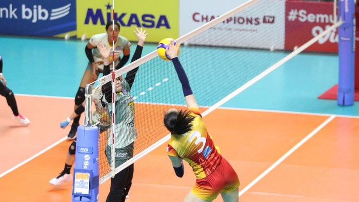Jakarta Elektrik PLN masih belum mampu bangkit di PLN Mobile Proliga 2022. Mereka kali ini takluk dari Bandung Bank bjb Tandamata.

Tim besutan Risco Herlambang kalah 0-3 (26-28, 22-25, 18-25) dari Bandung Bank bjb Tandamata dalam laga di GOR Kawah Candradimuka, Padepokan Voli Jenderal Polisi Kunarto, Sentul, Bogor, Jumat (21/1/2022).