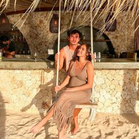 Inilah potret kebahagiaan Jedar bersama sang suami yang menikah pada 22 Oktober 2021. Foto: dok. Instagram/@inijedar