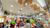 Tempat makan khas Bangka ini punya banyak penggemar, bahkan di jam makan siang, bakal dipadati pengunjung ITC. Tak heran sebab Bakmi Bangka Amin menawarkan banyak pilihan menu.