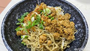Ke ITC Mangga Dua Wajib Cicip Bakmi Bangka dan Siomay Tenggiri Enak Ini