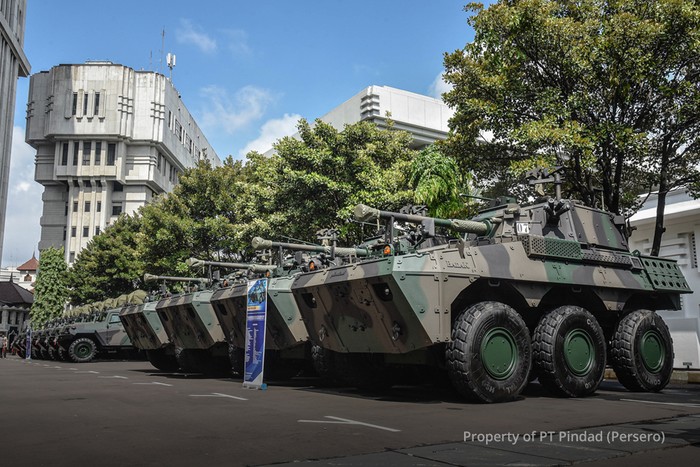 Kendaraan Tempur dan Kendaraan Taktis Buatan Pindad diserahkan ke TNI AD