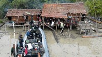 Adapun beberapa kegiatan yang dilaksanakan diantaranya melaksanakan Patroli Sungai, pengobatan gratis, anjangsana dengan tokoh masyarakat, serta membagikan bingkisan bahan makanan dan pakaian kepada masyarakat yang berada di aliran sungai Pomats.  