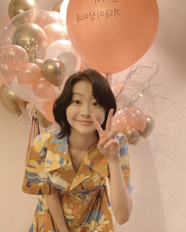 Kim Da Mi merupakan wajah baru di industri hiburan. Lulusan Incheon National University itu memulai debut lewat film indie Project With the Same Name pada 2017. Foto: dok. Instagram @d_a___m_i