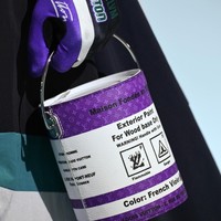 Fashion show Louis Vuitton Menswear Fall/Winter 2022-2023 di gelar di Paris, Prancis, 20 Januari 2022. Salah satu item yang menarik dari koleksi terbaru Louis Vuitton adalah tas berbentuk kaleng cat. Foto: Getty Images/Pascal Le Segretain.