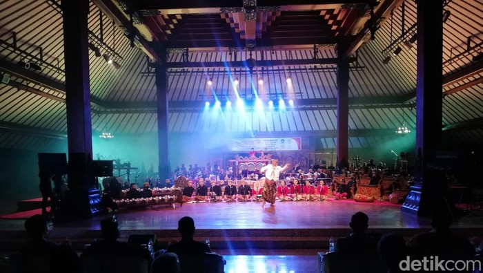 Konser gamelan Paramangangsa di pendopo ISI.