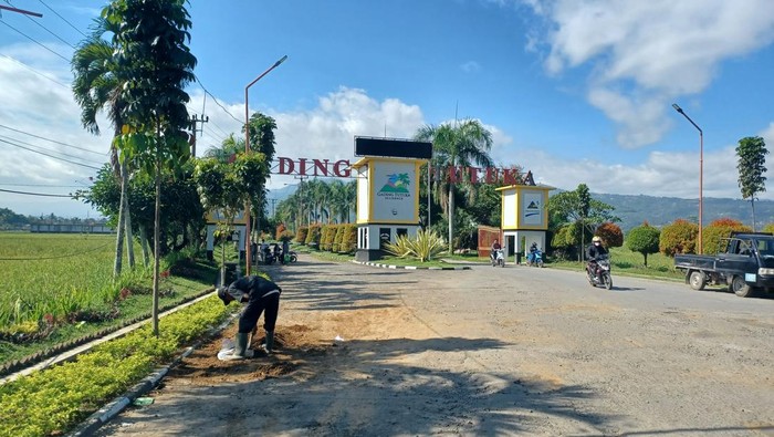 Makam misterius depan gerbang perumahan di Kabupaten Bandung.