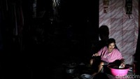 Salah satu Jurnal Penelitian pada tahun 2011 menyebut ditemukan tingkat kerusakan moral para pemuda dan remaja di kawasan Johar Baru yang sudah sangat mengkhawatirkan karena merajalelanya minuman keras (miras), dan diduga Narkoba juga telah merasuk pada sebagian mereka.