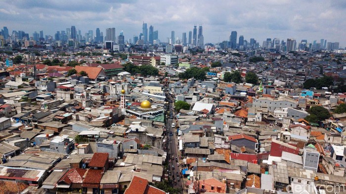 Mengintip Kehidupan di Permukiman Terpadat Asia Tenggara Kecamatan Johar Baru adalah salah satu pemukiman terpadat di Ibu Kota bagian Jakarta Pusat. Johar Baru memiliki luas wilayah 239 kilometer persegi. Bahkan kecamatan ini disebut sebagai salah satu pemukiman terpadat di Asia Tenggara.